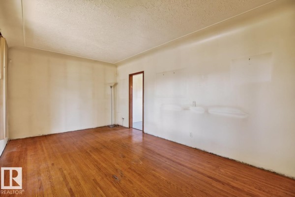 Primary Bedroom - 12309 128 St Nw, Edmonton, AB T5L1C6 Photo 5