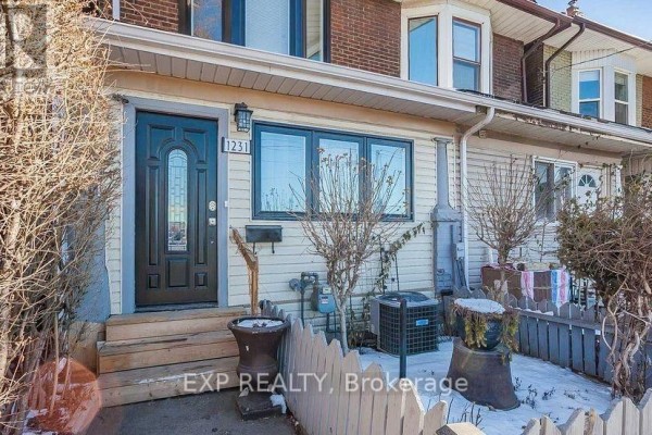 1231 Bathurst Street, Toronto