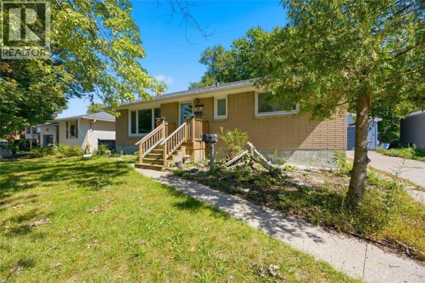 1232 Echo Road, Sarnia, ON, photo 2
