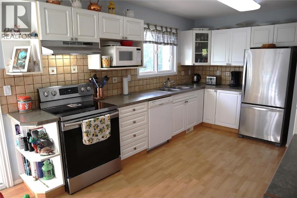 3pc Bathroom - 1233 Hook Drive, Kamloops, BC V2B7S8 Photo 2