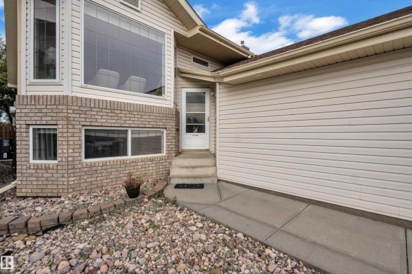 Bedroom 3 - 1233 Ormsby Ln Nw, Edmonton, AB T5T6R2 Photo 3