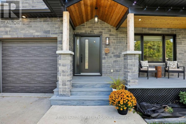 1233 Whitmore Avenue, Ottawa, ON K2C2N6 Photo 2