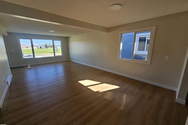 Dining room - 12344 50 St Nw, Edmonton, AB T5W3E1 Photo 2