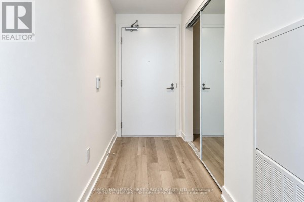 1235 - 230 Simcoe Street, Toronto, ON M5T1T4 Photo 4