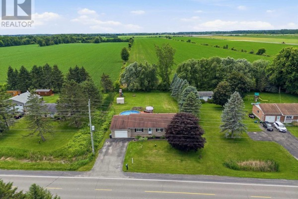 1236 St Albert Road, Russell, ON K0A1W0 Photo 3