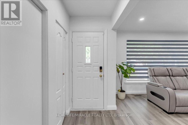1238 Pharmacy Avenue, Toronto, ON M1R2H9 Photo 4