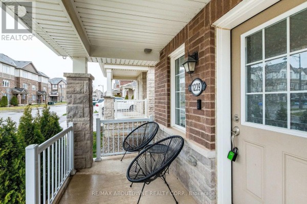 Eating area - 1239 Mulroney Heights, Milton, ON L9E1G1 Photo 4