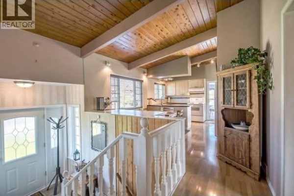 123xx Hillside Street, Maple Ridge, BC V2X5X1 Photo 2