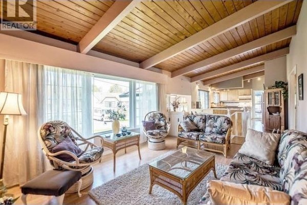 123xx Hillside Street, Maple Ridge, BC V2X5X1 Photo 4