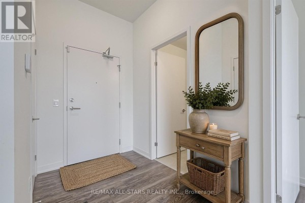 Foyer - 124 - 2 David Eyer Road, Richmond Hill, ON L4S0N6 Photo 4