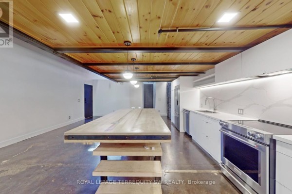 Sitting room - 124 - 326 Carlaw Avenue, Toronto, ON M4M3N8 Photo 4