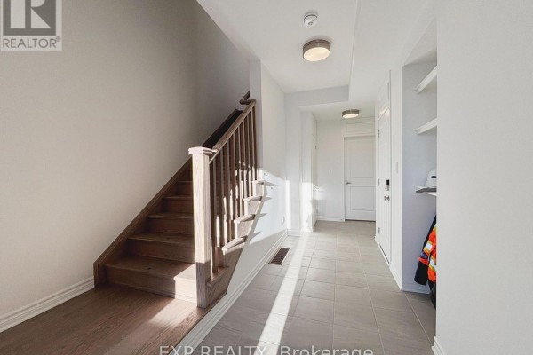 Kitchen - 124 Azure Drive, Markham, ON L6C1N3 Photo 2
