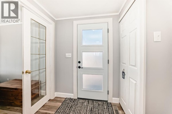 Family room - 124 Big Springs Drive Se, Airdrie, AB T4A1J9 Photo 4