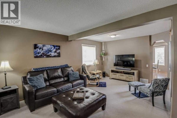 Eat in kitchen - 124 Del Ray Close Ne, Calgary, AB T1Y6Y9 Photo 3