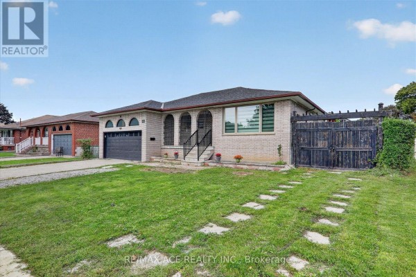 Kitchen - 124 Honeywood Road, Toronto, ON M3N1B4 Photo 3