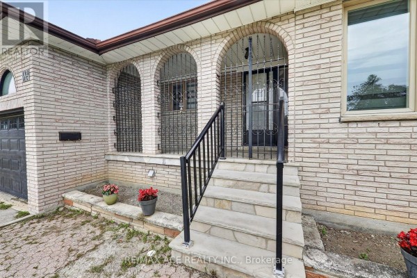 Primary Bedroom - 124 Honeywood Road, Toronto, ON M3N1B4 Photo 4