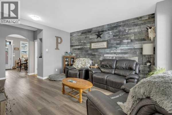 Living room - 124 Kendrew Drive, Red Deer, AB T4P3T8 Photo 4