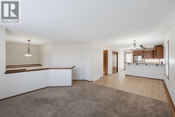 Primary Bedroom - 124 Kentwood Drive, Red Deer, AB T4P0A5 Photo 4