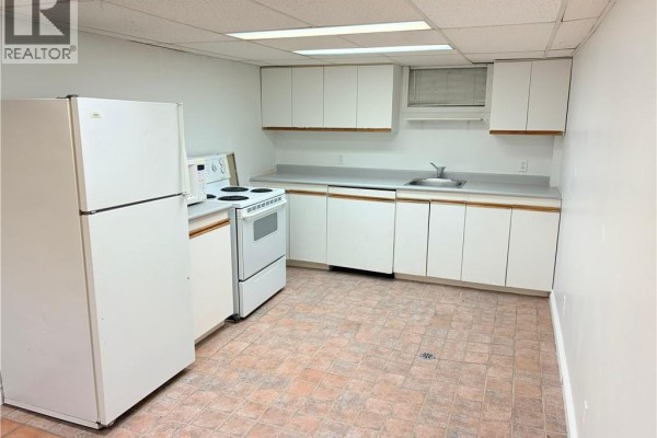 Kitchen featuring white cabinetry, appliances, and tiled flooring - 124 King Street N Unit# 4, Waterloo