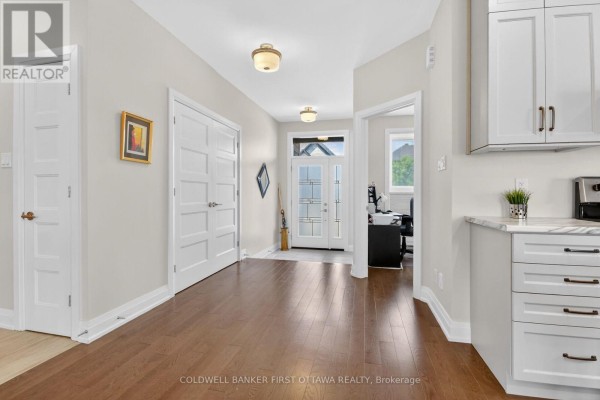 124 Lyon Street, Russell, ON, photo 3