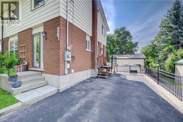 124 Queensway Drive, St  Jacobs, ON, photo 2