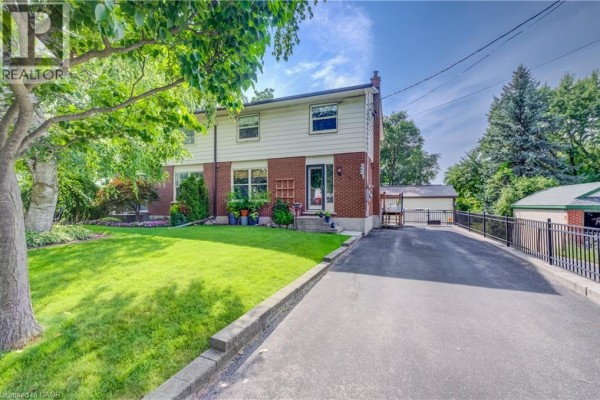 124 Queensway Drive, St  Jacobs, ON, photo 3