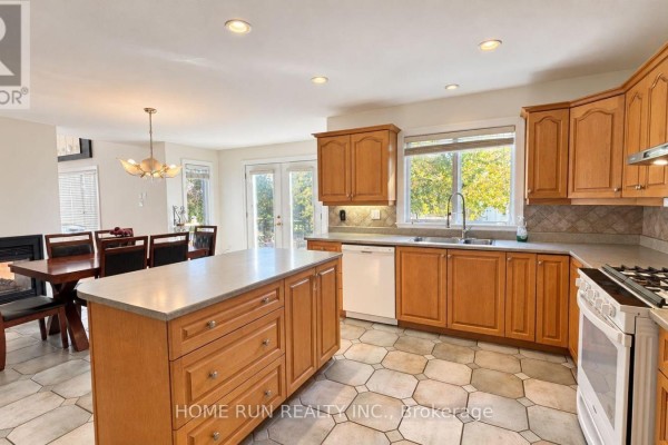 Pantry - 124 Ridgefield Crescent, Ottawa, ON K2H6T3 Photo 4