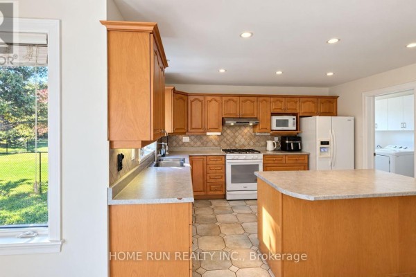 Laundry room - 124 Ridgefield Crescent, Ottawa, ON K2H6T3 Photo 5