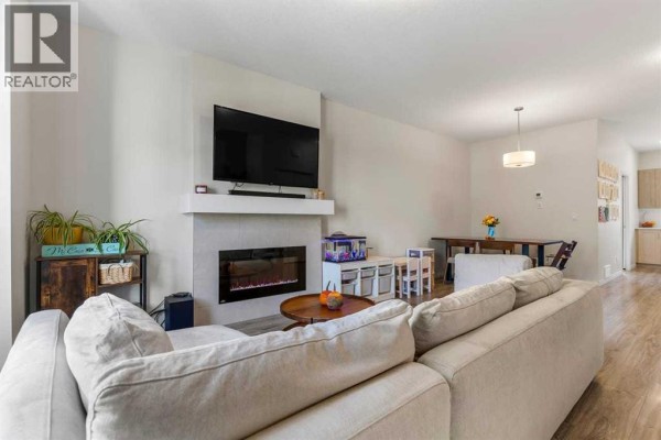 Living room - 124 South Point Court Sw, Airdrie, AB T4B4K9 Photo 3