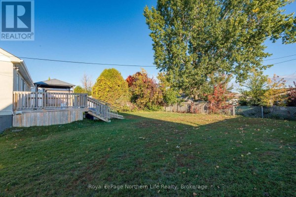 Living room - 124 Vincent Avenue, North Bay, ON P1B7K5 Photo 5