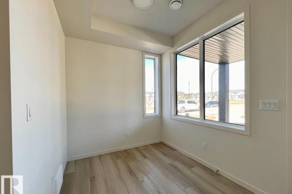 Kitchen - 124 Westwind Dr, Spruce Grove, AB T7X0P8 Photo 3