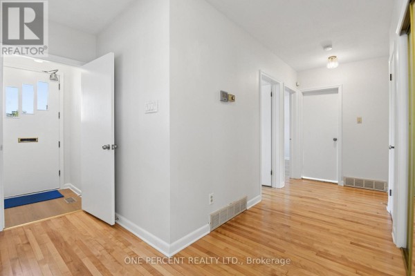 1240 Field Street, Ottawa, ON K2C2R2 Photo 5