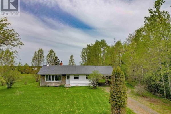 Living room - 12407 Highway 4, Wentworth, NS B0M1Z0 Photo 2