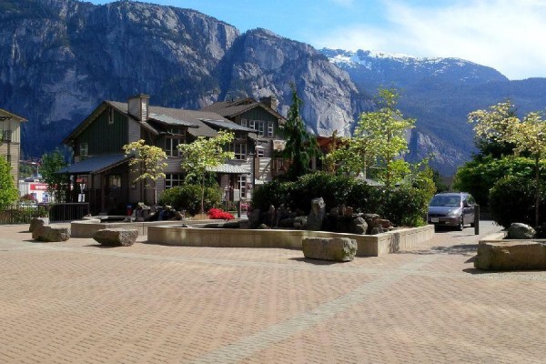 1241 Village Green Way, Squamish, BC, photo 2