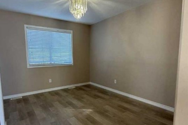 4pc Bathroom - 12410 98 Street, Grande Prairie, AB T8V7K7 Photo 4