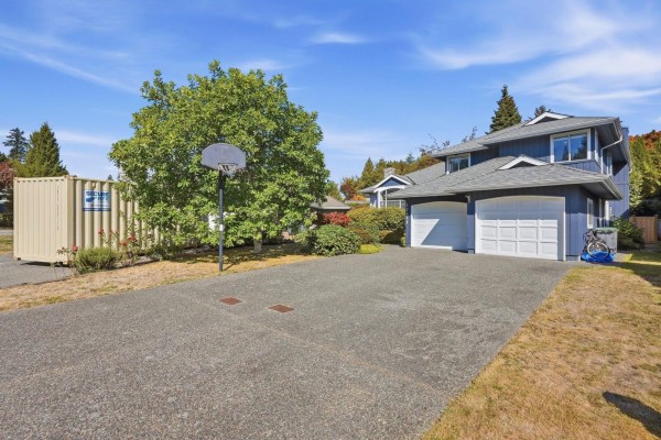 12411 Ocean Breeze Place, Surrey, BC V4A9K3 Photo 3