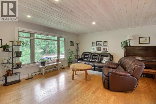 Foyer - 1242 Horse Creek Road S, Golden, BC V0A1H7 Photo 2