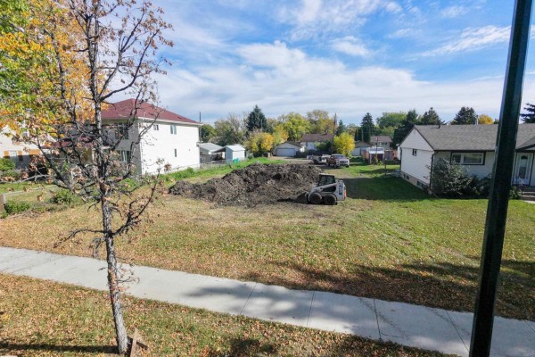 12421 79 St Nw, Edmonton, AB T5B2M2 Photo 2