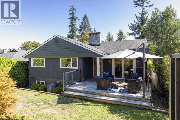 1243 Cloverley Street, North Vancouver, BC V7L1N7 Photo 4