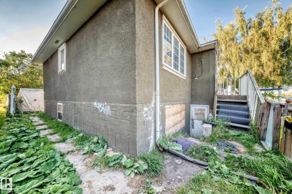 Family room - 12440 82 St Nw, Edmonton, AB T5B2X4 Photo 3