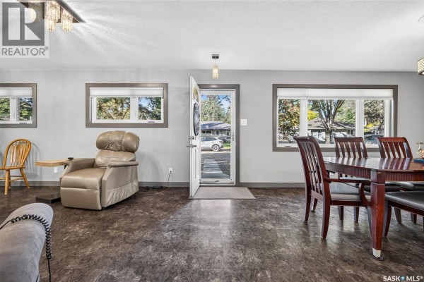1245 Brown Street, Moose Jaw, SK, photo 3