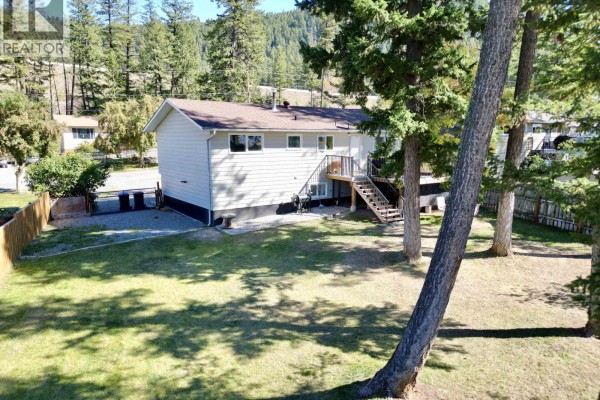 Primary Bedroom - 1245 N Twelfth Avenue, Williams Lake, BC V2G2N9 Photo 4