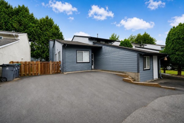 12458 76b Avenue, Surrey, BC V3W7W6 Photo 2