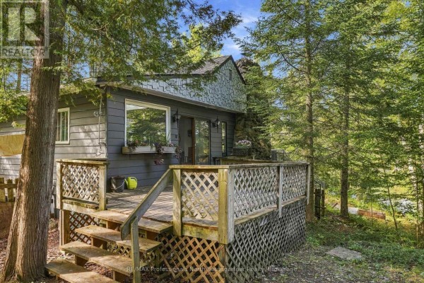 Kitchen - 1247 English Circle, Highlands East, ON K0M1R0 Photo 4