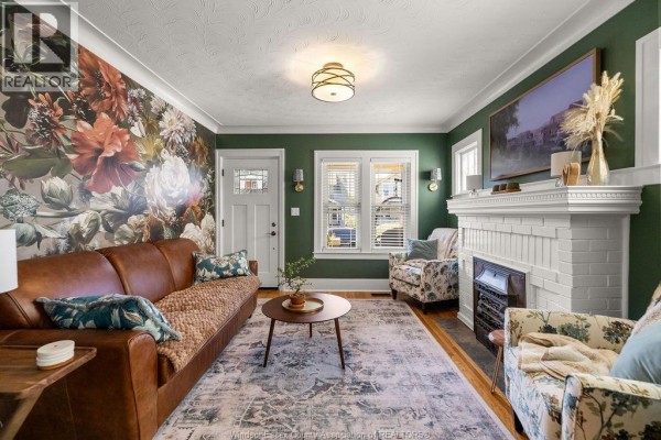 Sunroom/Fireplace - 1248 Gladstone Avenue, Windsor, ON N8X3H3 Photo 5
