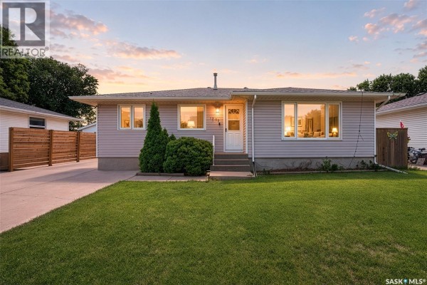 1249 Grace Street, Moose Jaw, SK, photo 2