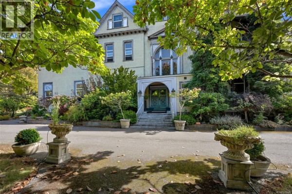 1249 Rockland Ave, Victoria, BC V8V3X3 Photo 4