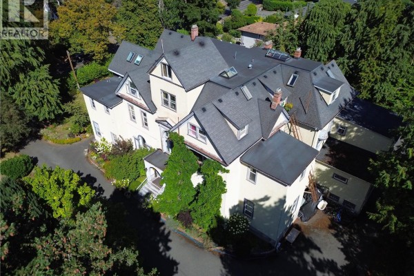1249 Rockland Ave, Victoria, BC V8V3X3 Photo 5