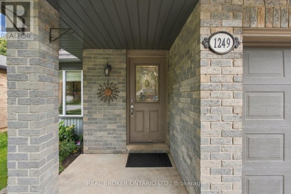Kitchen - 1249 Thorpe Road, Burlington, ON L7S2C9 Photo 3