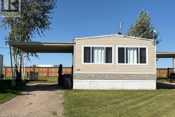Living room - 125, 5308 57 Street E, Lloydminster, AB T9V2A3 Photo 2